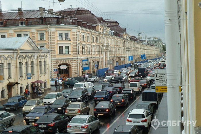 Снегоуборочная техника отсутствовала на дорогах Петербурга после ночного снегопада Снегоуборочная техника отсутствовала на дорогах Петербурга после ночного снегопада