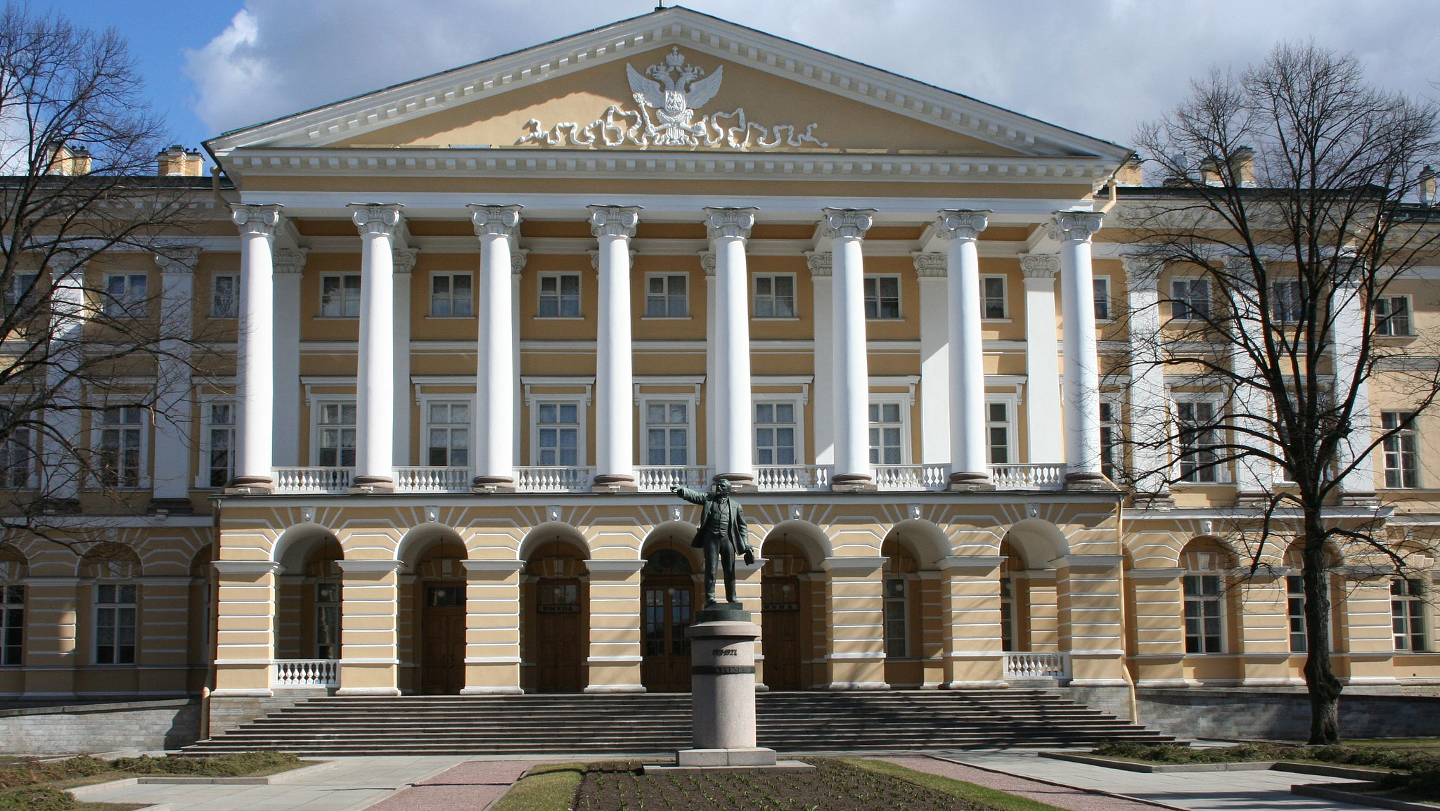 Власти Санкт-Петербурга хотят ввести новые ограничения Власти Санкт-Петербурга хотят ввести новые ограничения