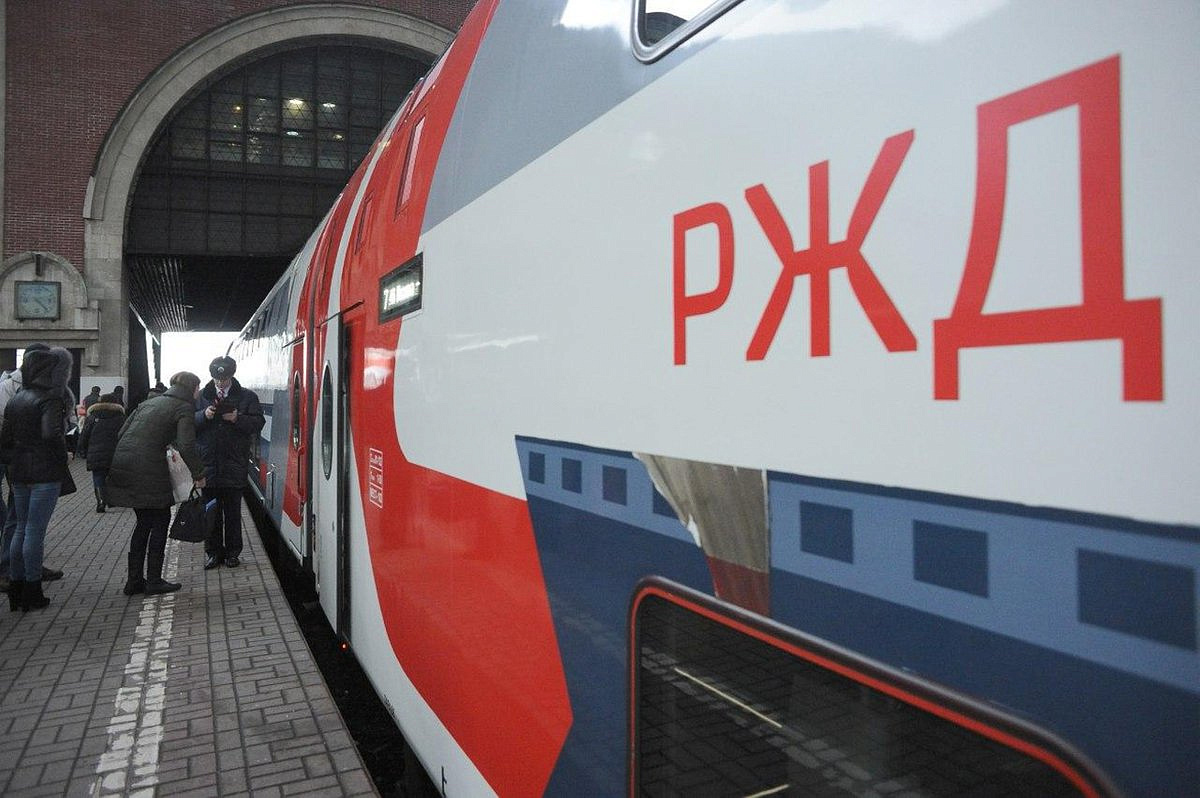 Дополнительный поезд запустят между Петербургом и Москвой в праздники Дополнительный поезд запустят между Петербургом и Москвой в праздники