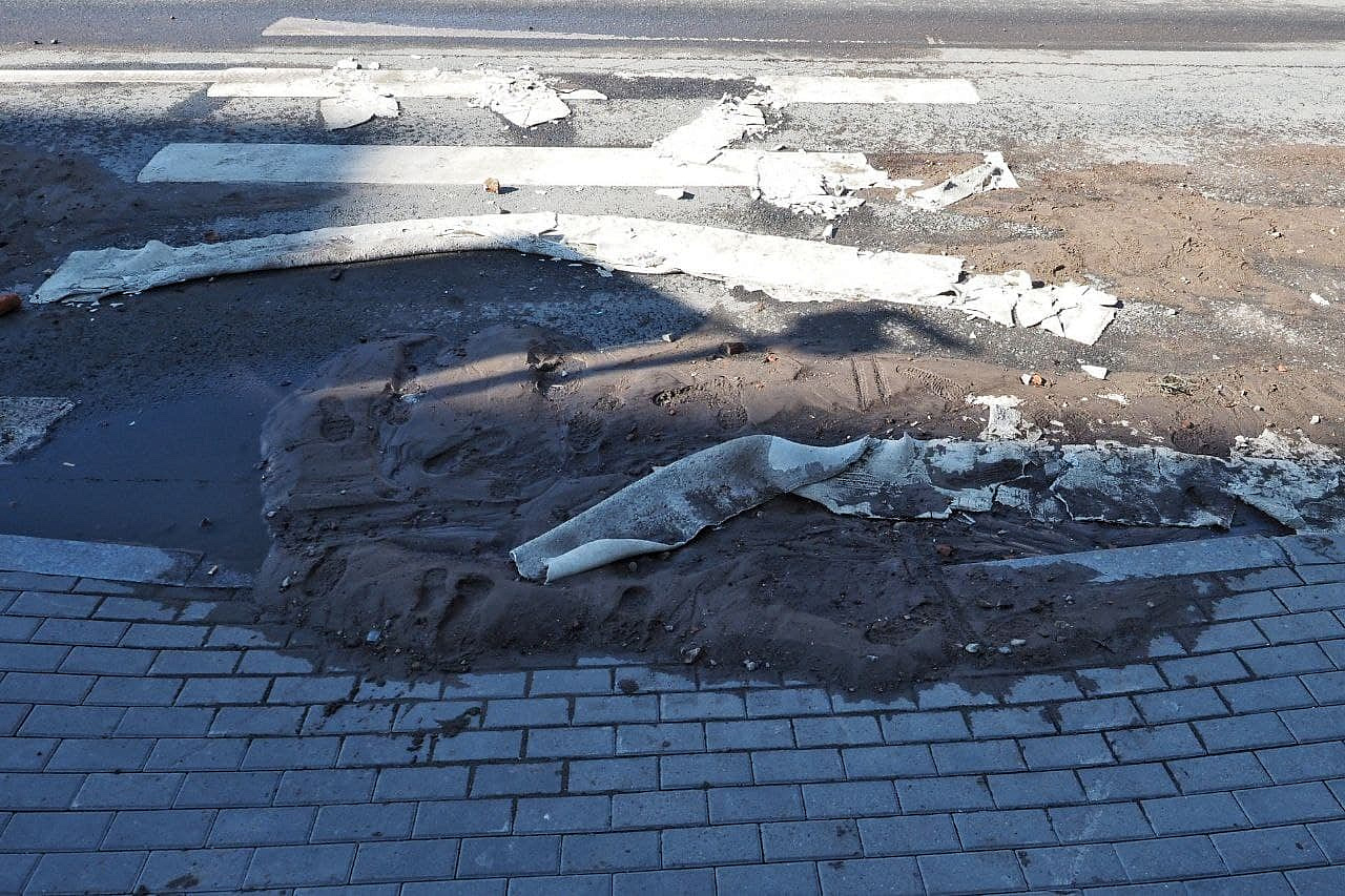 Трубу прорвало в центре Санкт-Петербурга Трубу прорвало в центре Санкт-Петербурга