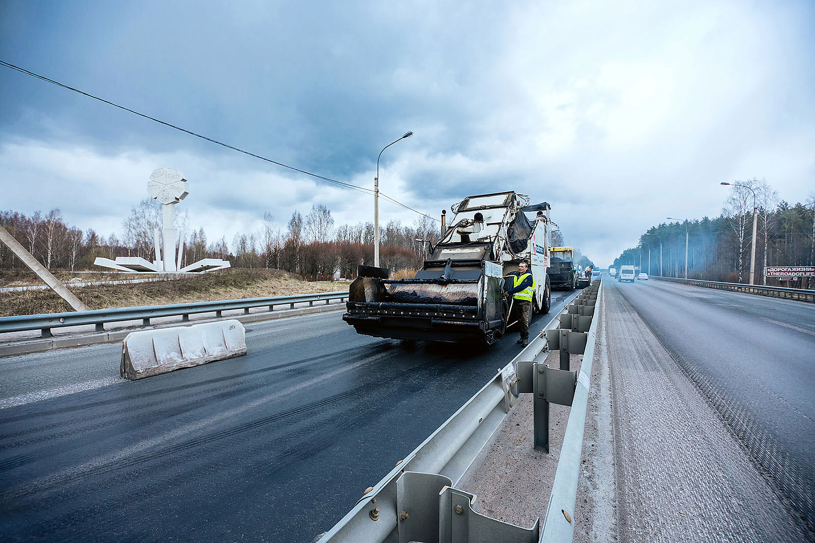 В Ленинградской области ремонтируют дороги