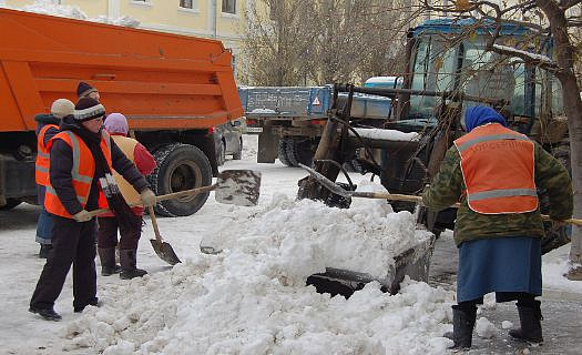 Жители Петербурга жалуются на гололед и ДТП на фоне некачественной уборки города