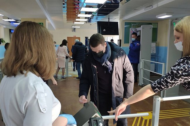 Школы Петербурга дооснастят системами безопасности Школы Петербурга дооснастят системами безопасности