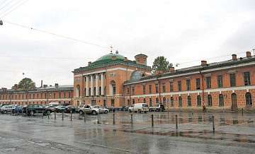 Суд в Петербурге перенес на конец марта заседание по Конюшенному ведомству